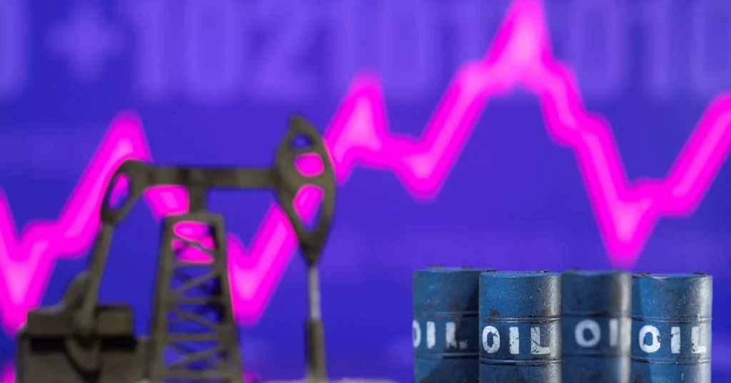 ارتفاع أسعار النفط حيث أثار الصراع في أوكرانيا مخاوف بشأن الإمدادات
