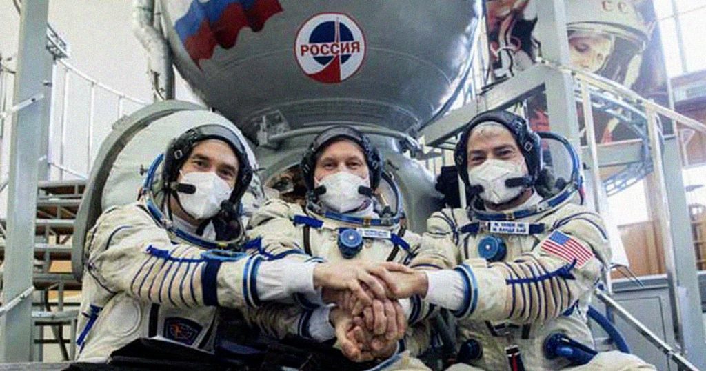 غير ملائم!  من المقرر حاليًا أن يعود رائد فضاء ناسا إلى الأرض في مركبة فضائية روسية