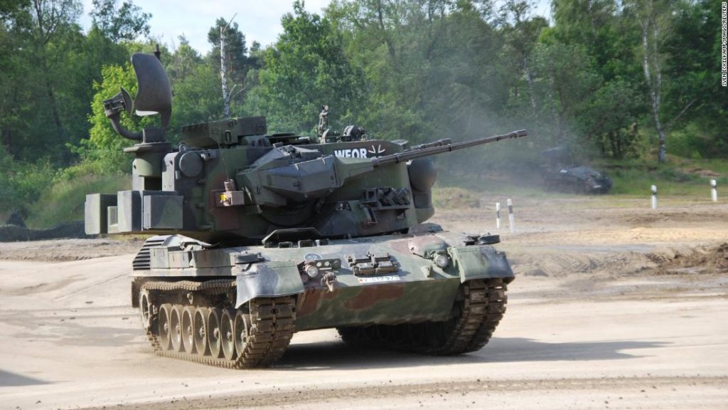 وافقت ألمانيا على إرسال أسلحة ثقيلة إلى أوكرانيا بعد تحول كبير في السياسة