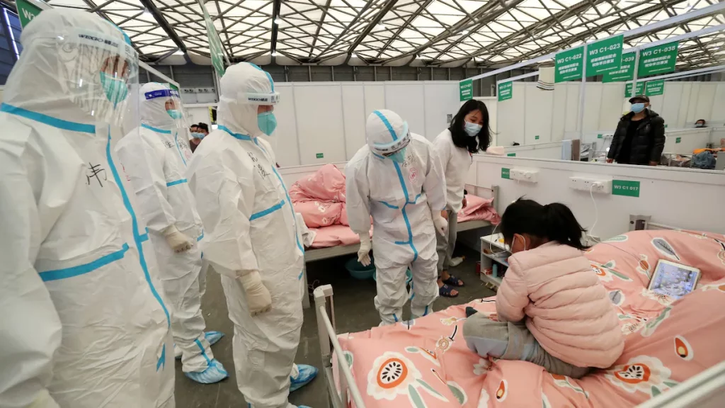 إغلاق شنغهاي بسبب فيروس كورونا: نقص الغذاء ، الطائرات بدون طيار ، الحيوانات الجائعة