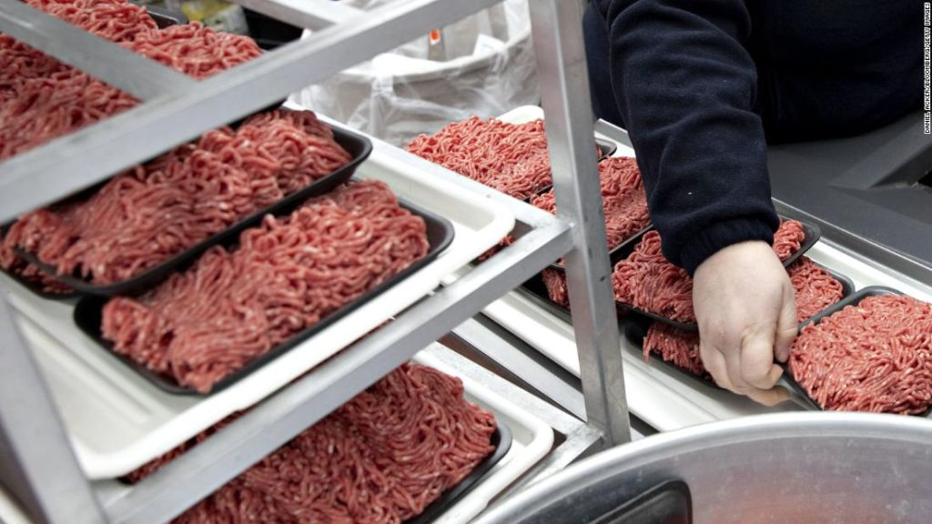 تم سحب أكثر من 120.000 رطل من منتجات اللحم البقري المفروم بسبب مخاوف من تلوث الإشريكية القولونية