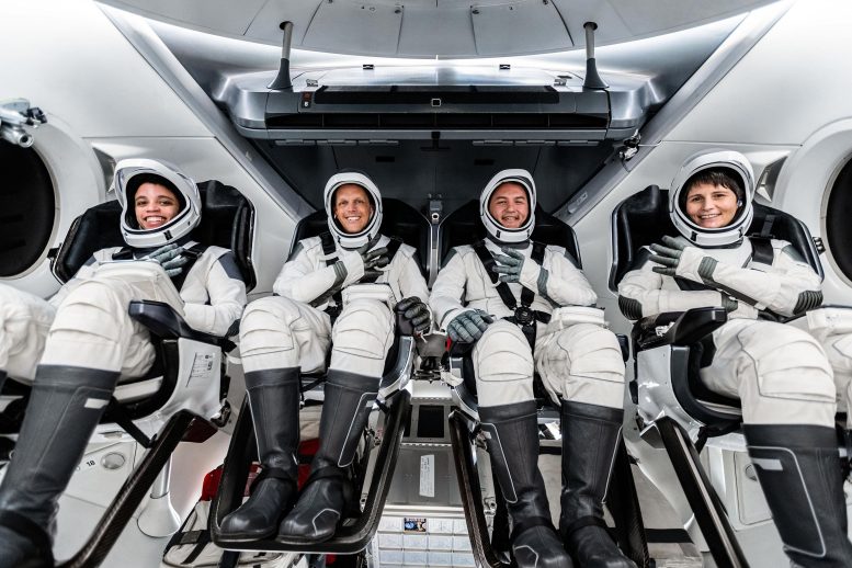 ناسا SpaceX Crew-4 رواد الفضاء