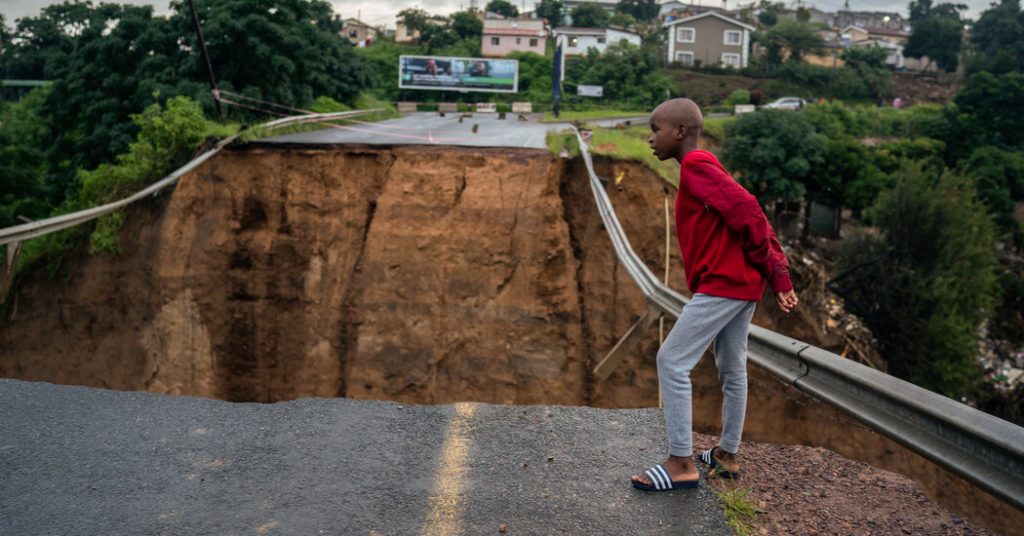 فيضانات جنوب إفريقيا: تحديثات مباشرة