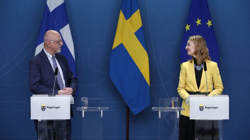 قال وزير أوروبا في فنلندا إن "من المرجح بشدة" أن تنضم إلى الناتو