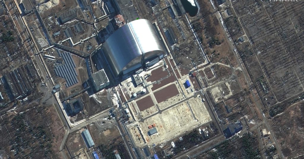 من المحتمل أن القوات الروسية تلقت "جرعات كبيرة" من الإشعاع في محطة تشيرنوبيل النووية ، بحسب عامل تشغيل