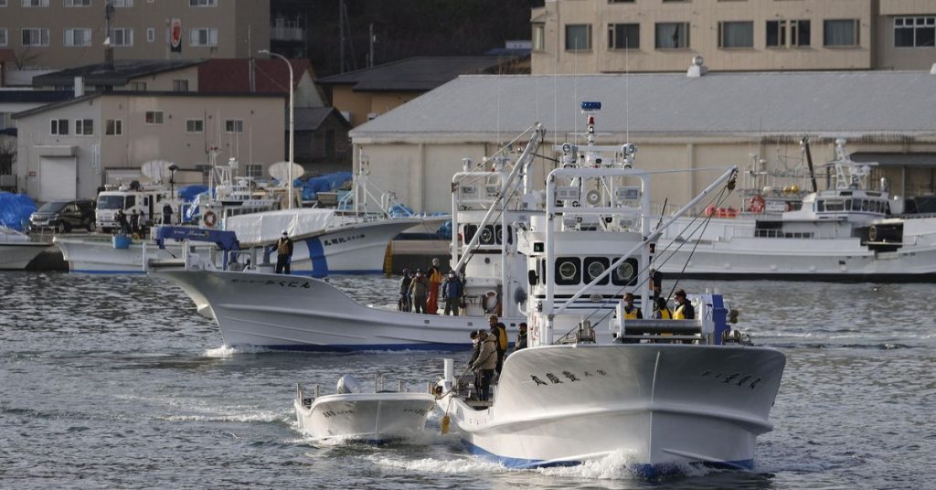 وأكد عشرة أشخاص في عداد المفقودين على متن قارب ياباني مصرعهم