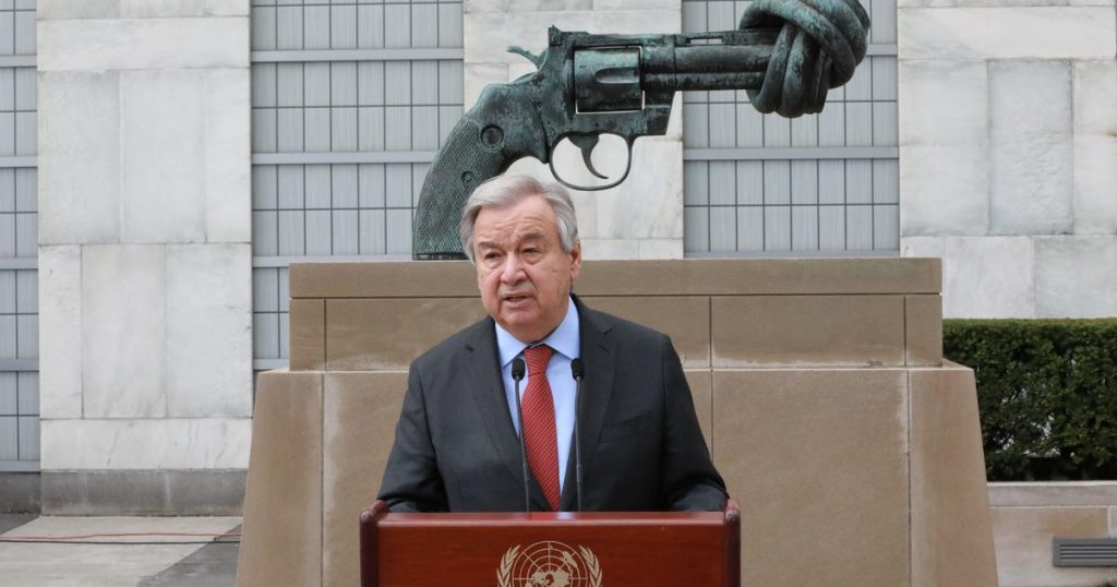 وتوجه الأمين العام للأمم المتحدة أنطونيو جوتيريش للقاء بوتين في موسكو للضغط من أجل وقف إطلاق النار في أوكرانيا