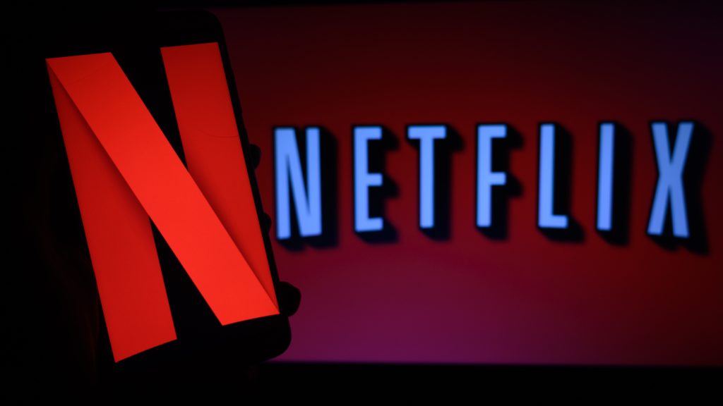 تخبر Netflix الموظفين بإنفاق أموال الشركة "بحكمة" بعد خسارة كبيرة في المشتركين