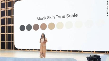 ستستخدم Google مقياس لون بشرة الراهب لتدريب منتجات الذكاء الاصطناعي الخاصة بها على التعرف على نطاق أوسع من البشرة.