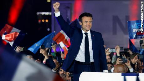 إيمانويل ماكرون يفوز بالانتخابات الرئاسية في فرنسا