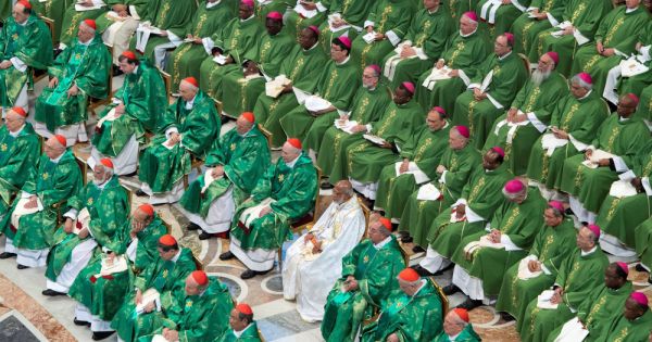 البابا فرانسيس يسمي 16 ناخبًا كاردينالًا جديدًا ، بما في ذلك المطران ماكيلروي في سان دييغو