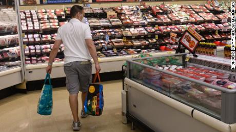 يجب أن يتوقع المتسوقون دفع المزيد على شوي المواد الغذائية في يوم الذكرى. 
