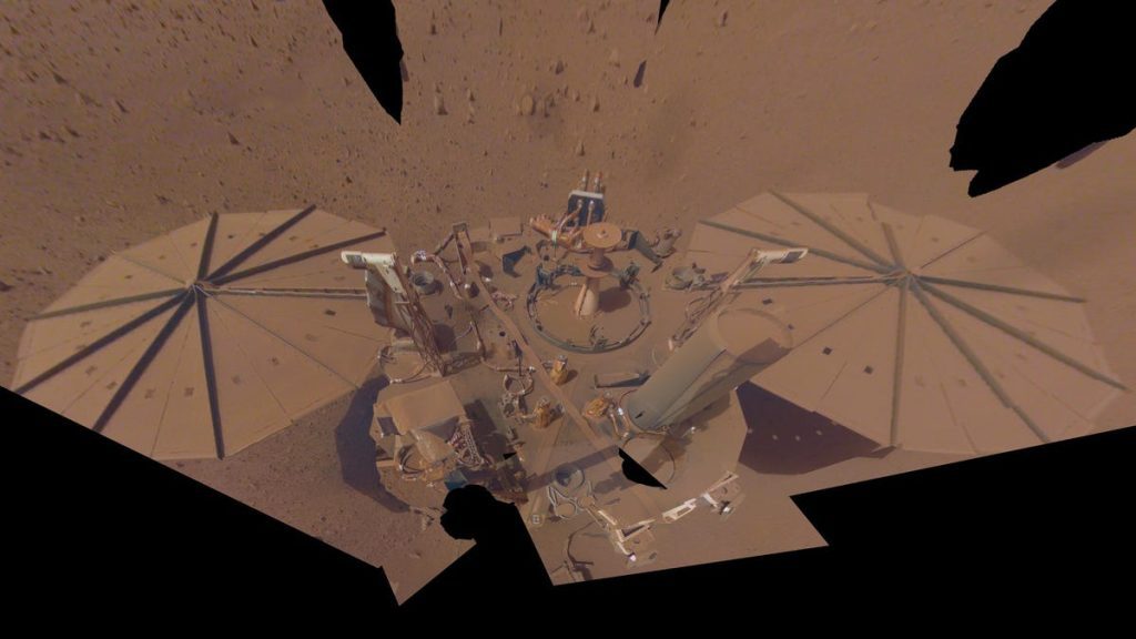 ها هي آخر صورة سيلفي من مركبة الهبوط على المريخ إنسايت الباهتة