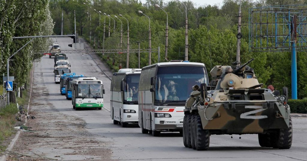 وتقول روسيا إن المزيد من مقاتلي أوكرانيا استسلموا في ماريوبول