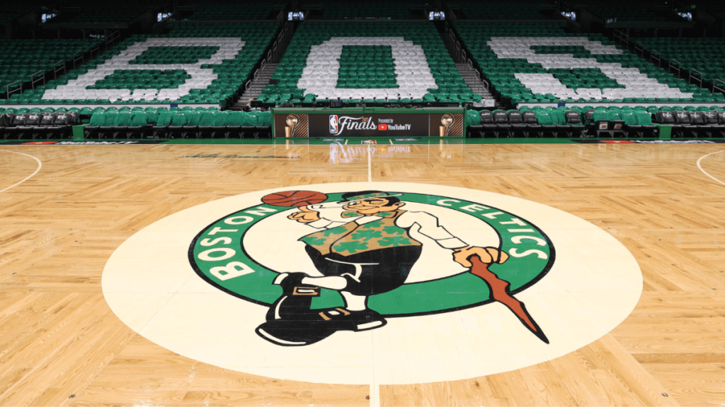 نهائيات 2022 NBA: لاحظ المحاربون أن الحافة في TD Garden في Celtics هي بوصتان أثناء الإحماء للعبة 3