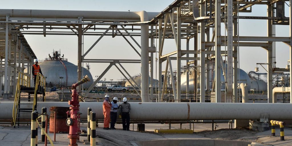 أوبك تزن تعليق روسيا من صفقة إنتاج النفط