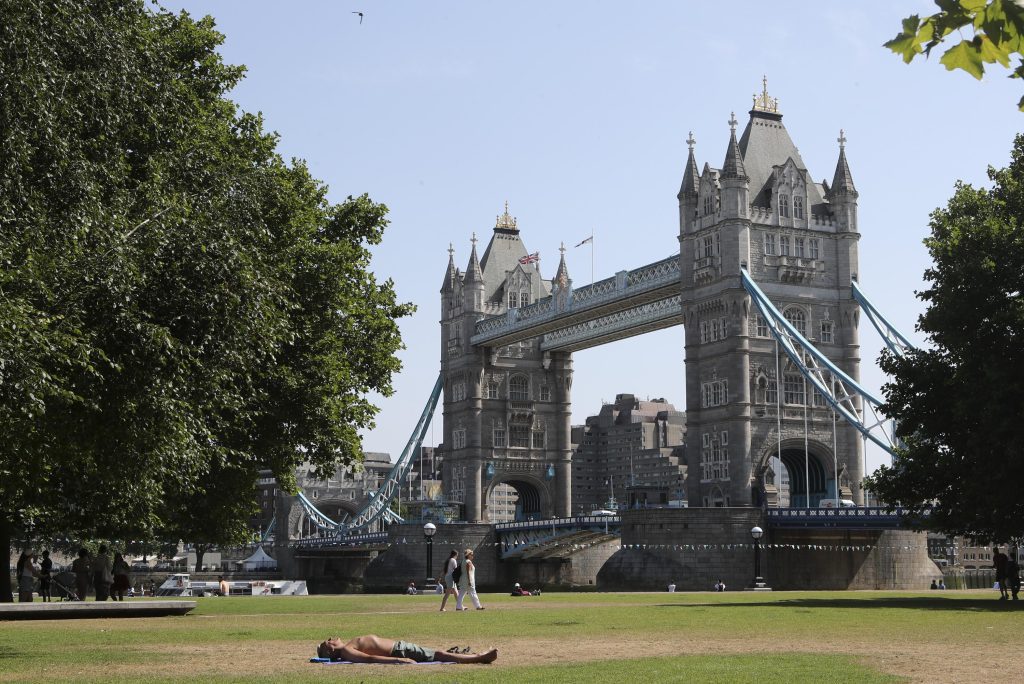 المملكة المتحدة تحطم الرقم القياسي لأعلى درجة حرارة في أوروبا