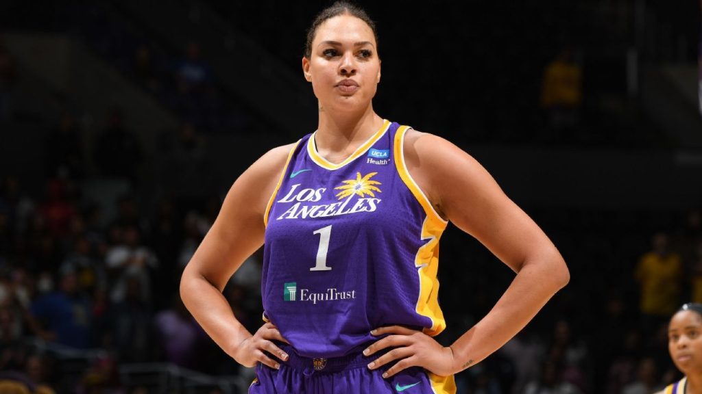 ينهي Centre Liz Cambage الصفقة مع Los Angeles Sparks