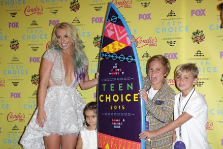 بريتني سبيرز مع أطفال Teen Choice Awards ، غرفة الصحافة ، لوس أنجلوس ، أمريكا - 16 أغسطس 2015