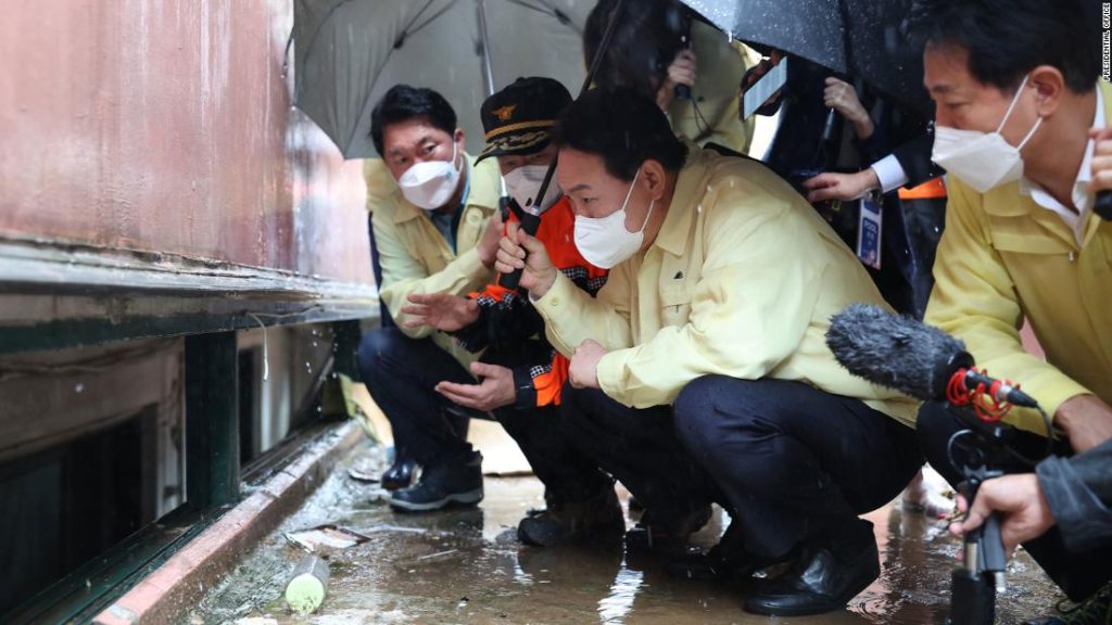 وفيات سيول جراء الفيضانات: تعهدت عاصمة كوريا الجنوبية بنقل العائلات من منازل الطابق السفلي على طراز "الطفيليات"
