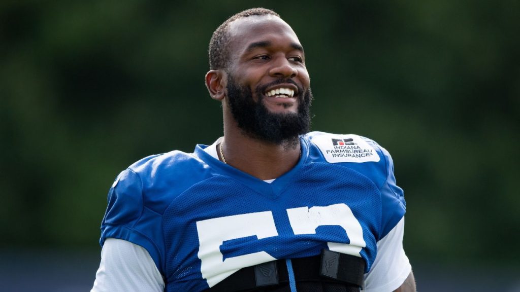 Indianapolis Colts تزيل النجم LB Shaquille Leonard من قائمة PUP