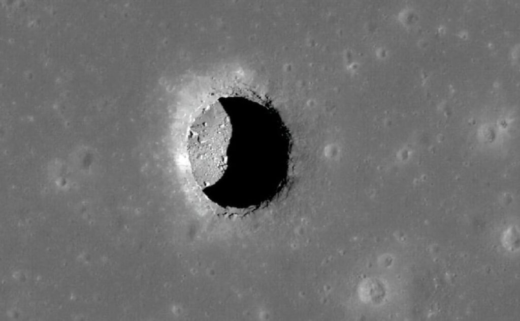 اكتشف العلماء أنه "طقس سترة" على سطح القمر في بعض المواقع