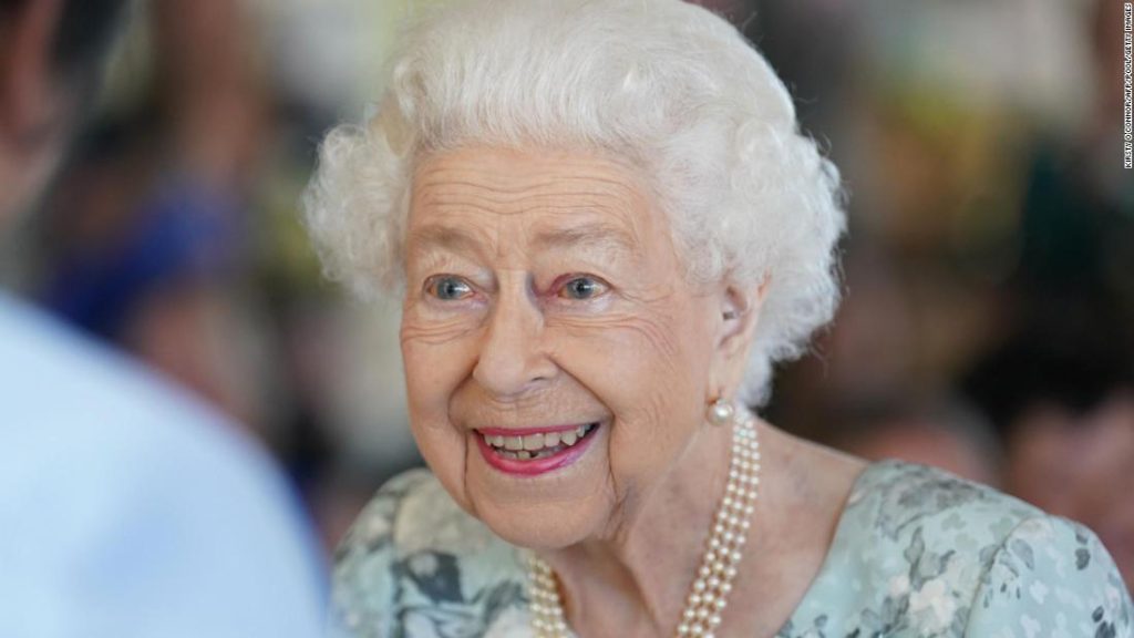 الملكة إليزابيث لن تعود إلى لندن لتعيين رئيسة وزراء بريطانية جديدة لأول مرة في عهدها