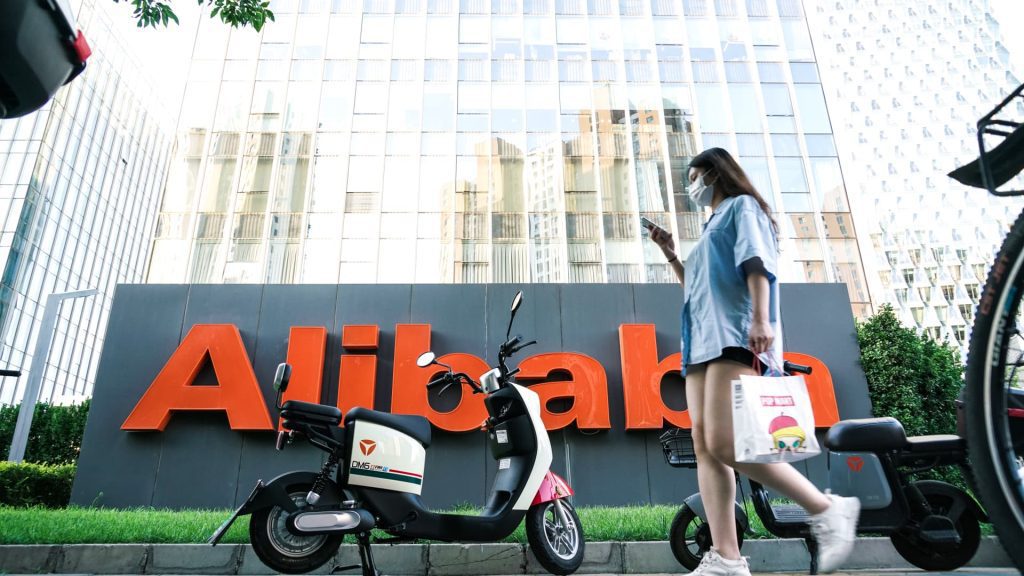 تركز Alibaba و Tencent في الصين على خفض التكاليف وسط تباطؤ النمو