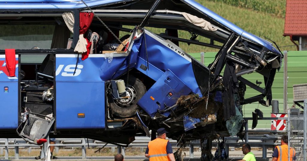 مقتل 12 حاجا بولنديا وإصابة 32 آخرين في حادث حافلة في كرواتيا