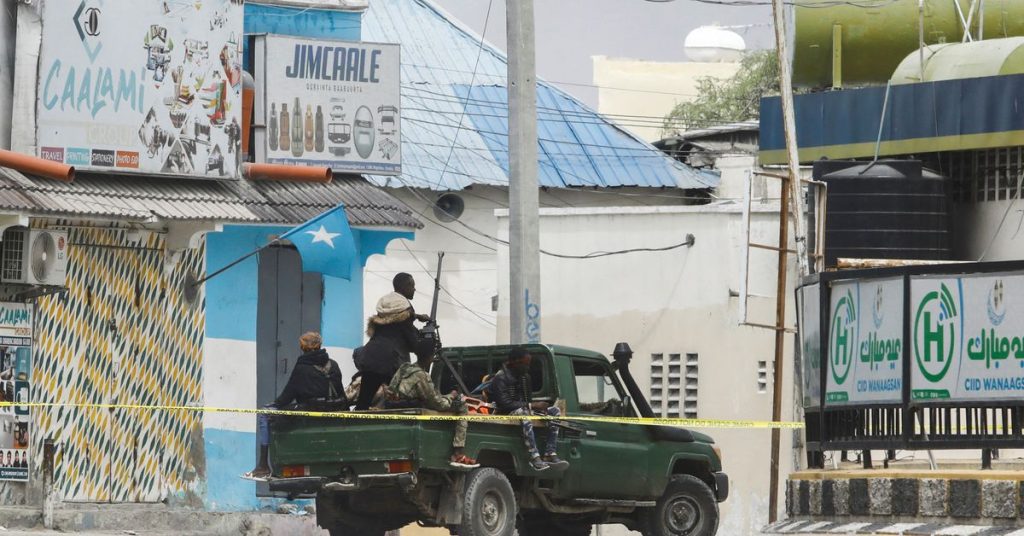 مقتل ما لا يقل عن 12 مع دخول حصار فندق في الصومال اليوم الثاني