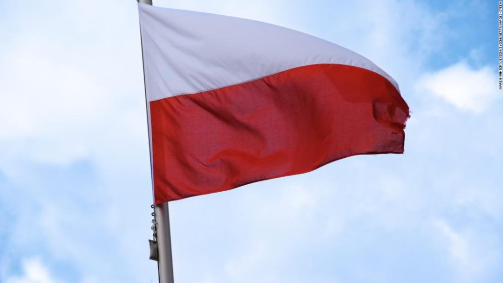 وقدرت بولندا خسائرها في الحرب العالمية الثانية بمبلغ 1.3 تريليون دولار وتطالب بتعويضات ألمانية