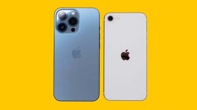 iphone 13 pro و iphone se على خلفية صفراء