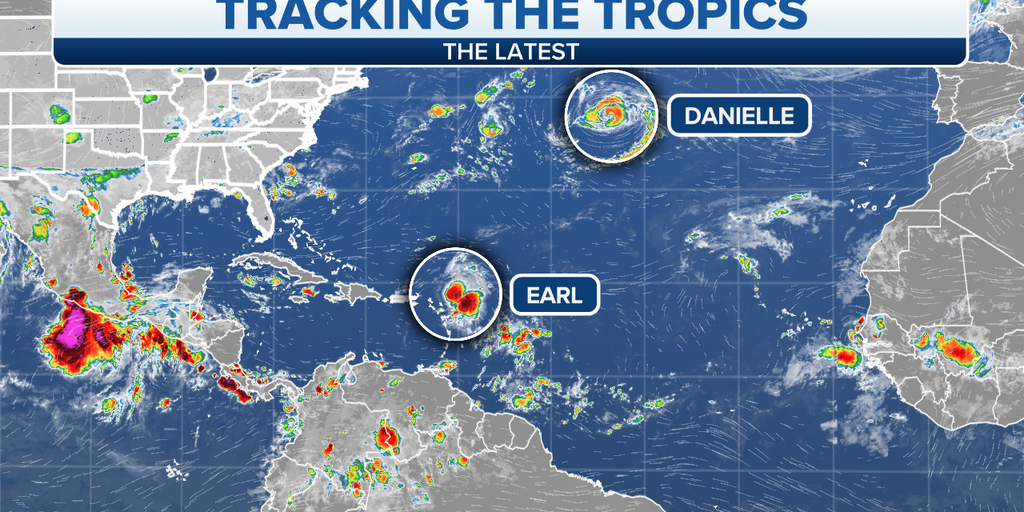 قوة إعصار دانييل ، عاصفة استوائية إيرل تتأرجح في المحيط الأطلسي