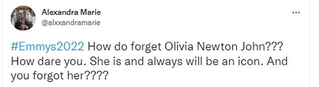 وردًا على هذا الازدراء ، غرد أحد المعجبين: 'كيف تنسى أوليفيا نيوتن جون؟  كيف تجرؤ.  هي وستظل دائما أيقونة.  ونسيتها؟