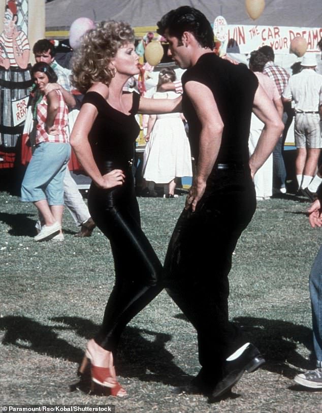 أيقونة: اشتهرت أوليفيا بدورها في الفيلم الموسيقي الشهير Grease عام 1978 (في الصورة مع نجمها المساعد جون ترافولتا)