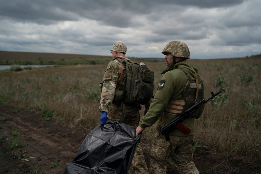روسيا تستهدف السدود بينما تندفع القوات الأوكرانية جنوبا