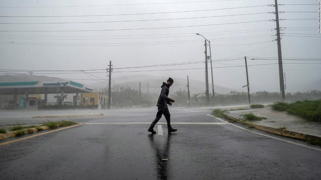 إعصار فيونا يصل إلى اليابسة في جمهورية الدومينيكان