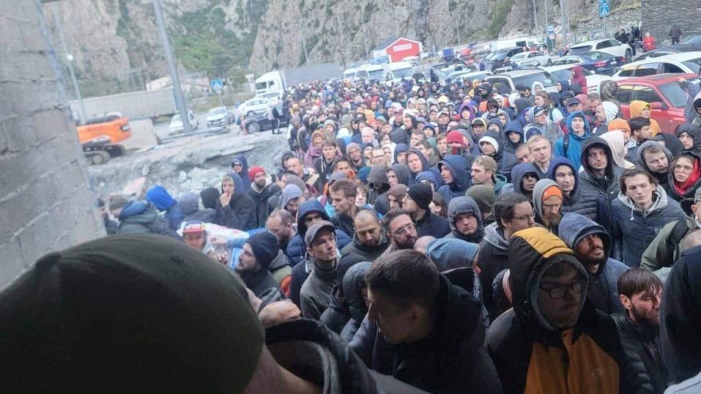 الفوضى على الحدود الروسية الجورجية مع فرار الآلاف من مسودة فلاديمير بوتين