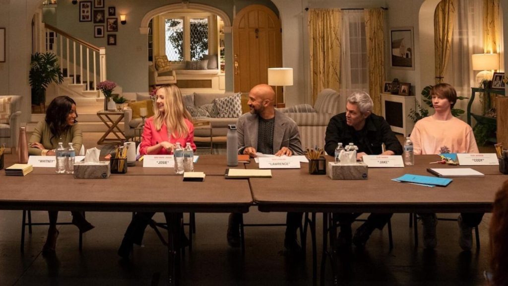 المسرحية الهزلية الخيالية في إعادة تشغيل Hulu أعادت تدوير المجموعة من مسرحية هزلية حقيقية [Exclusive]