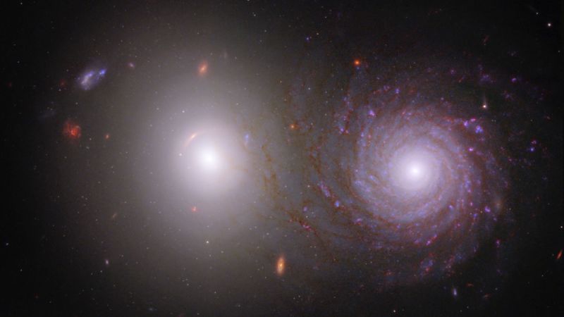 تألق زوج من المجرات في صورة جديدة من Webb ، تلسكوبات هابل