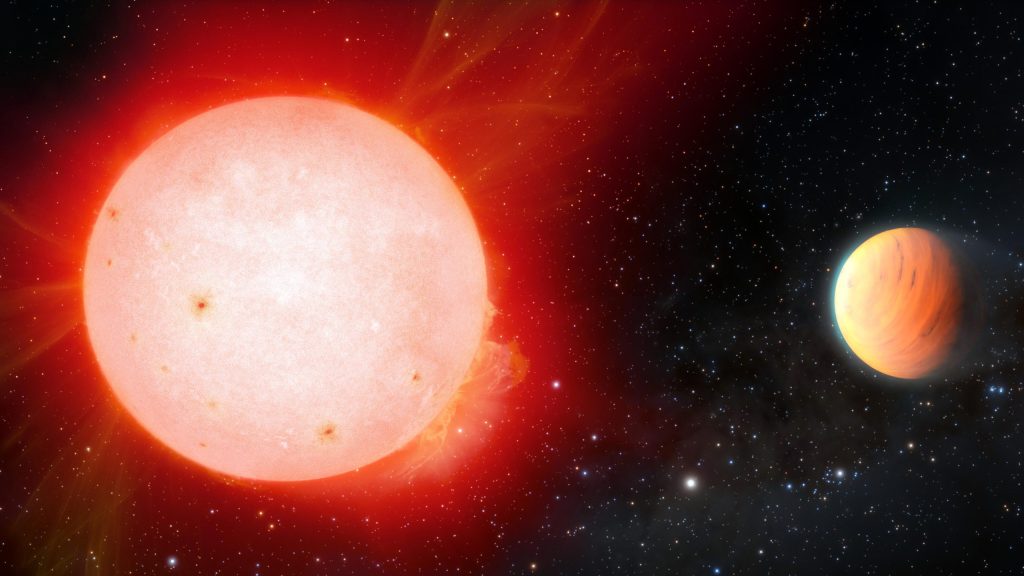 كوكب عملاق منفوش يدور حول نجم قزم أحمر بارد