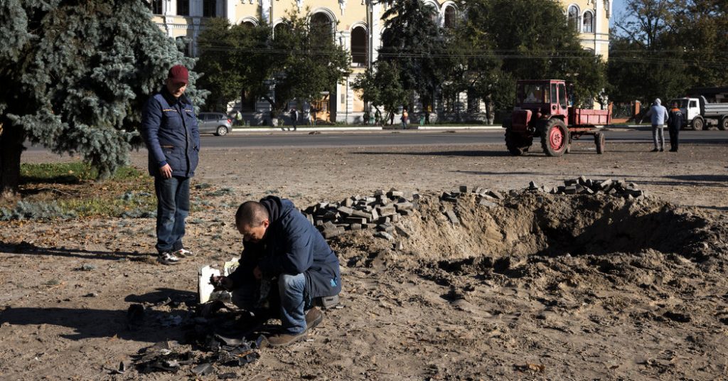 ضربات تقتل 17 على الأقل في زابوروجي بعد انفجار جسر القرم: آخر أخبار أوكرانيا