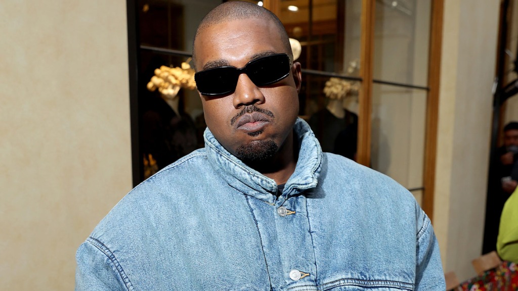قام Twitter بإلغاء تغريدة Kanye West لمخالفتها قواعد Twitter - The Hollywood Reporter