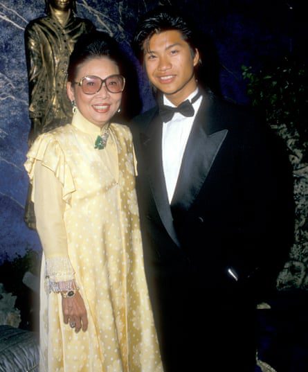 سيلفيا وو والممثل داستن نغوين يحضران معهد كاليفورنيا لأبحاث السرطان في 1988 Epicurean Gala