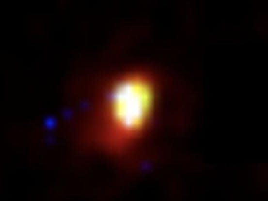 صورة ملونة لـ CEERS-93316 ، وهي مجرة ​​يعتقد الباحثون أنها ظهرت بعد 235 مليون سنة فقط من الانفجار العظيم.