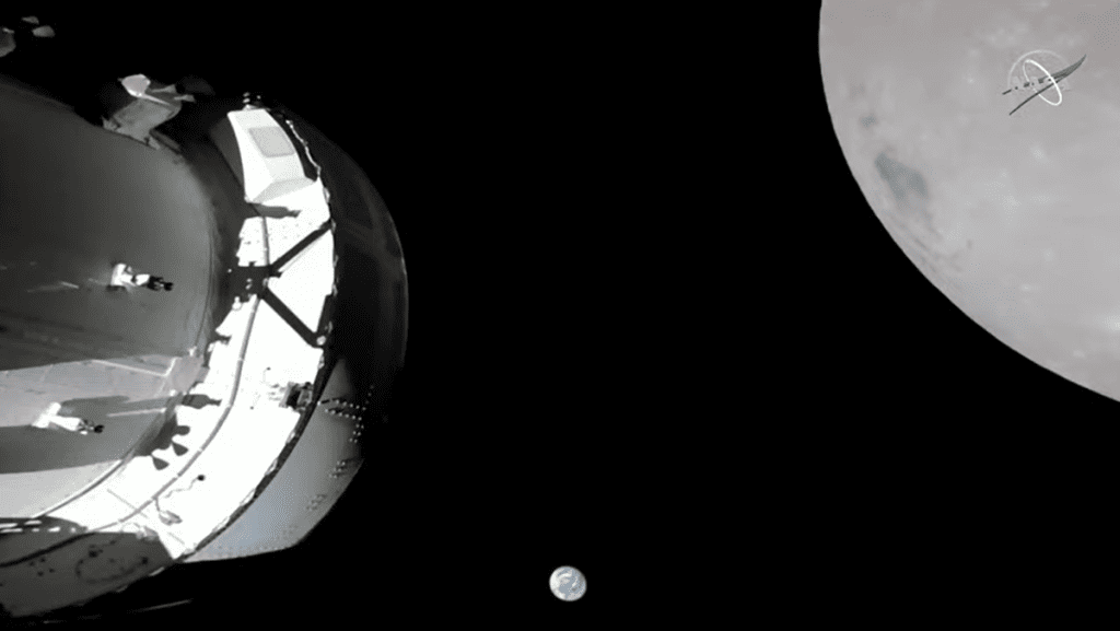 أرتميس 1 مركبة أوريون الفضائية ارسالا ساحقا بالقرب من تحليق القمر في حرق محرك حاسم