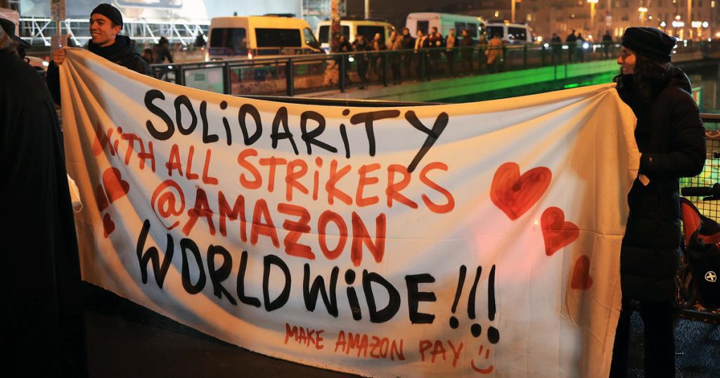 عمال أمازون في 30 دولة أخرى يحتجون يوم الجمعة السوداء