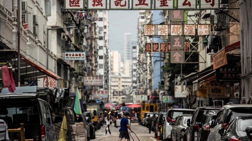 ارتفعت أسهم هونج كونج بنحو 3٪ بعد أن ذكرت تقارير أن المدينة تدرس تخفيف قانون كوفيد
