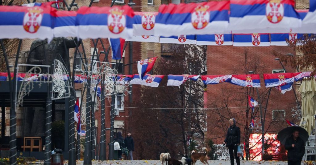 شرطة كوسوفو تتبادل إطلاق النار مع صرب محليين يغلقون الطرق