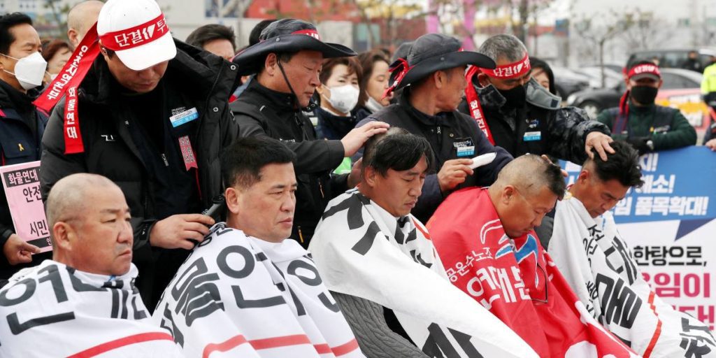 يستعد يون في كوريا الجنوبية لتوسيع نظام العودة إلى العمل وسط الإضراب